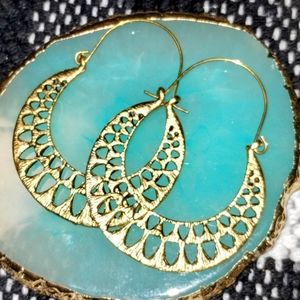 New Gold tone Dangle Earrings